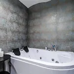 Old Town Jacuzzi *