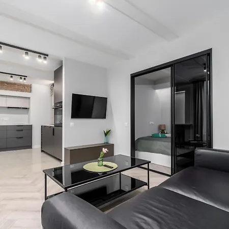 Old Town Jacuzzi Apartment