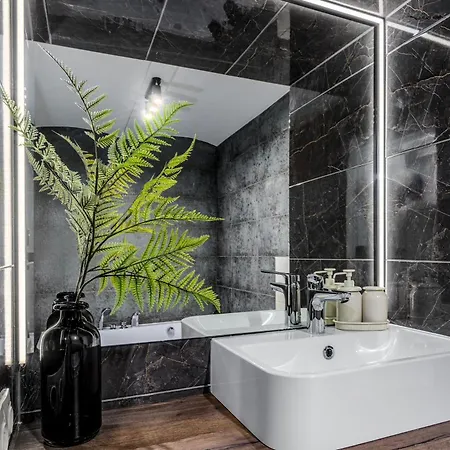Old Town Jacuzzi Apartment