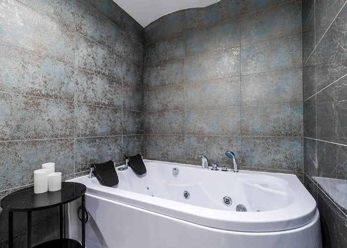 Апартаменти Old Town Jacuzzi