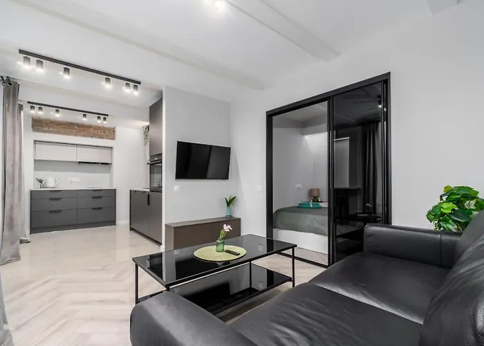 Old Town Jacuzzi Apartment